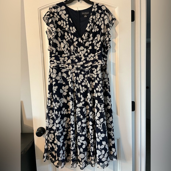 Jessica Howard Puff-Print A-Line midi dress. Size 16 W. NWT - Picture 8 of 10